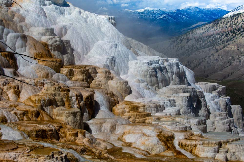 THE 5 BEST PLACES TO VISIT IN THE US IN MAY, which-places-have-shoulder-season-in-usa-in-may-grand-teton-national-park, https://travelnbuddy.com/, https://travelnbuddy.com/index.php/web-stories/best-places-to-travel-in-may-in-usa/